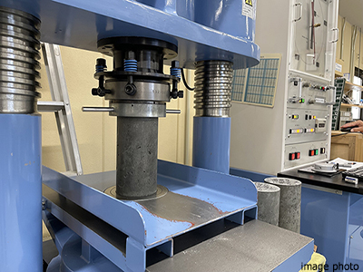 圧縮強度試験｜ザ・パークハウスグラン南青山